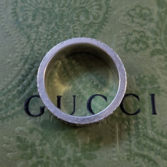 Gucci Silver Double GG Aged Finish Ring - Picture 4 of 9
